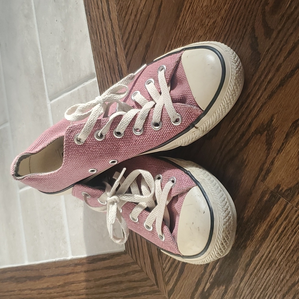 Pink Textured Converse